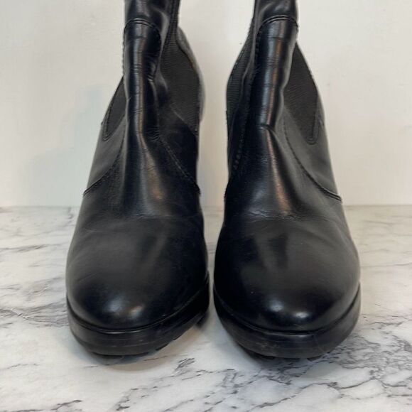 Tory Burch Sullivan Heeled Booties 9 - Picture 2 of 7